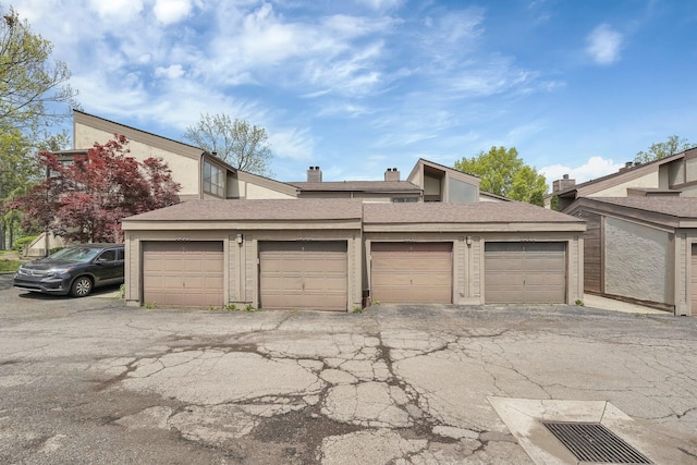 3236 Donalda Ct, Columbus, OH 43231 - view of garage