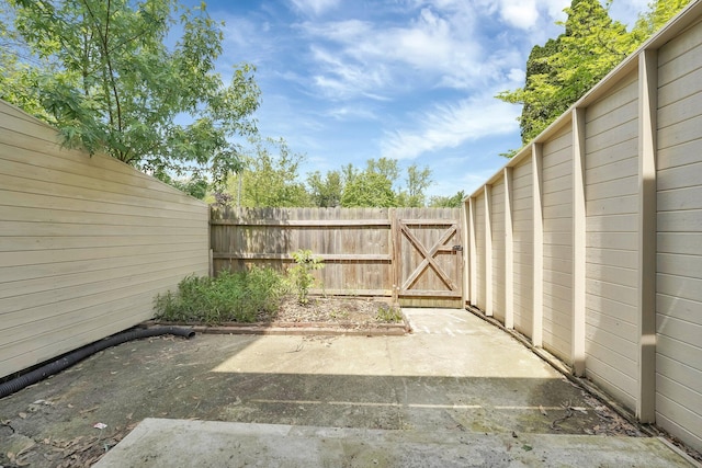 3236 Donalda Ct, Columbus, OH 43231 - view of patio featuring fence and a gate