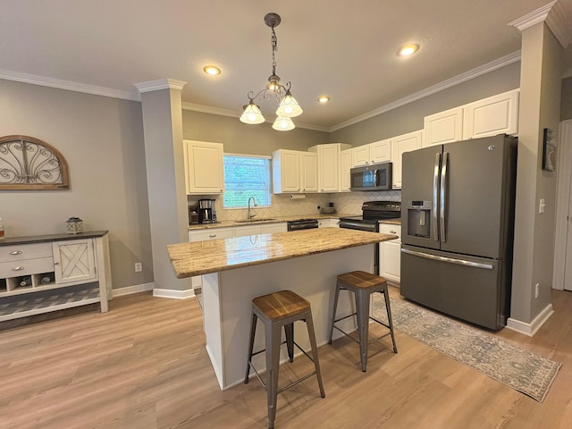 33 Hampden Dr, Granville, OH 43023 - kitchen featuring stainless steel fridge with ice dispenser, electric range, a breakfast bar area, backsplash, and white cabinetry