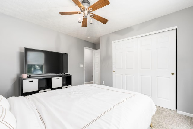 bedroom featuring ceiling fan, baseboards, carpet flooring, and a closet