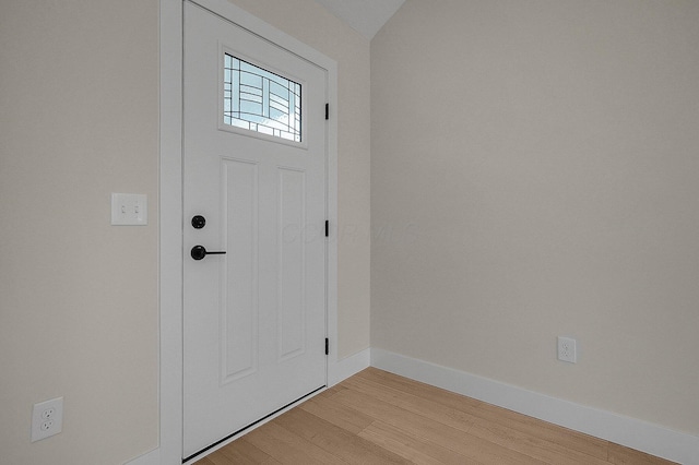 108 Cumberland Meadows Cir, Hebron, OH 43025 - entryway with light wood-style floors and baseboards