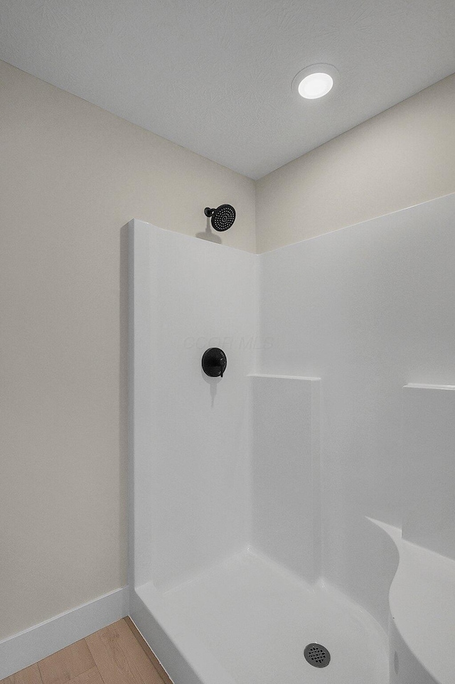 108 Cumberland Meadows Cir, Hebron, OH 43025 - bathroom with a shower, wood finished floors, and baseboards