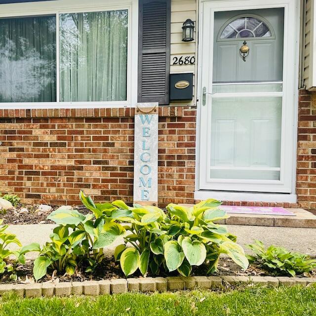 2680 Mellowbrook St, Columbus, OH 43232 - entrance to property with brick siding