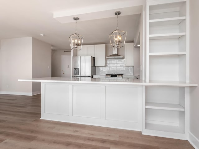 1620 E Broad St Unit 1106, Columbus, OH 43203 - kitchen featuring stainless steel fridge with ice dispenser, a chandelier, decorative backsplash, light countertops, and range
