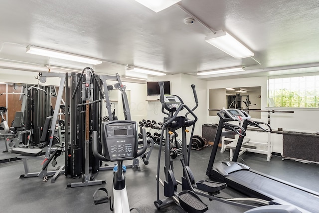 1620 E Broad St Unit 1106, Columbus, OH 43203 - workout area with a textured ceiling