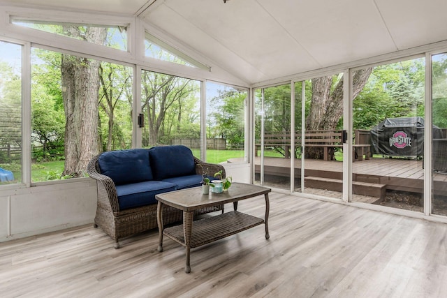 1123 Firth Ave, Worthington, OH 43085 - sunroom / solarium with outdoor lounge area and vaulted ceiling