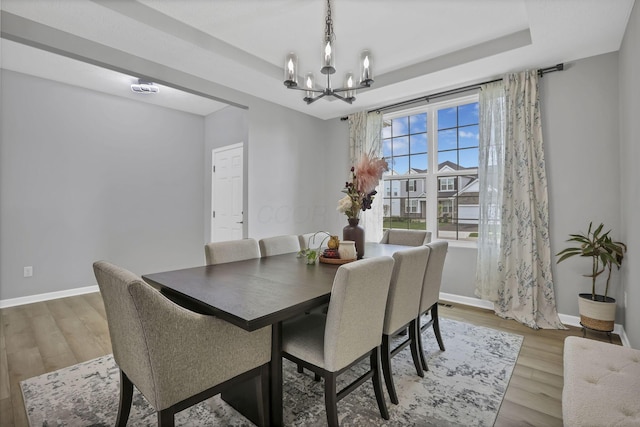 121 E Wind Rd, Delaware, OH 43015 - dining space with light wood-style floors, a chandelier, baseboards, and a raised ceiling