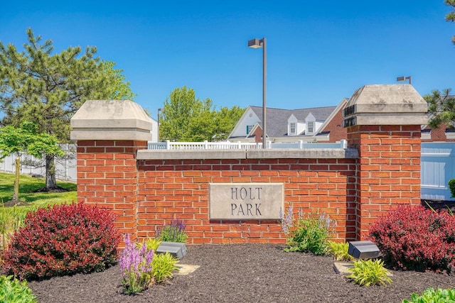 view of community / neighborhood sign