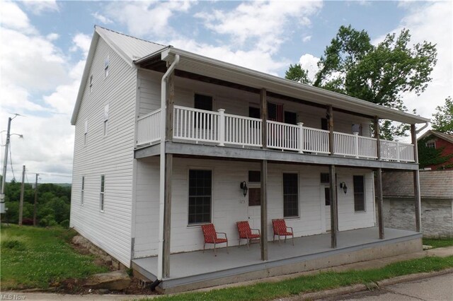 view of front facade with a porch and a balcony