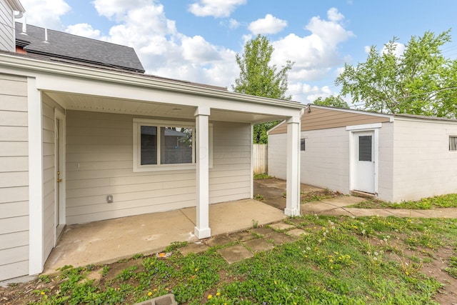 exterior space featuring an outbuilding