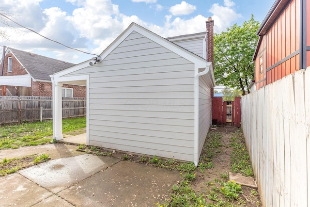 view of outdoor structure with an outdoor structure and a fenced backyard