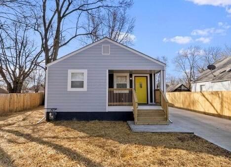 view of front of home with a fenced backyard