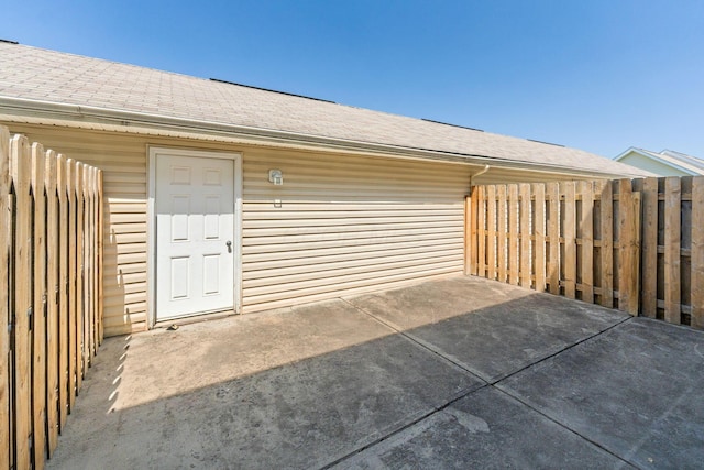 6516 Nottinghill Trail Dr, Canal Winchester, OH 43110 - garage with fence