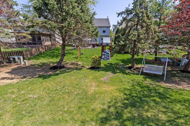 9222 Windy Creek Dr, Columbus, OH 43240 - view of yard featuring fence