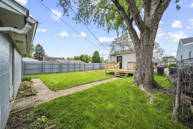 2728 Hiawatha St, Columbus, OH 43211 - view of yard featuring a wooden deck