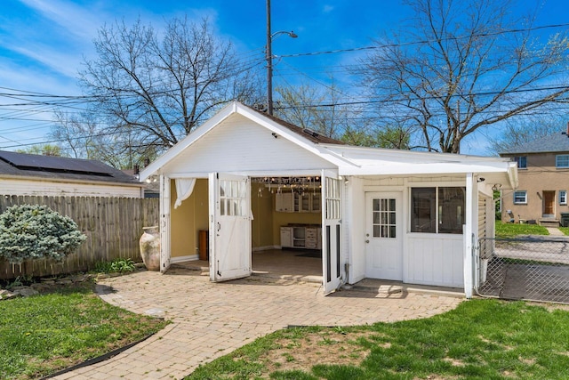 629 Hilltonia Ave, Columbus, OH 43223 - view of outdoor structure with fence