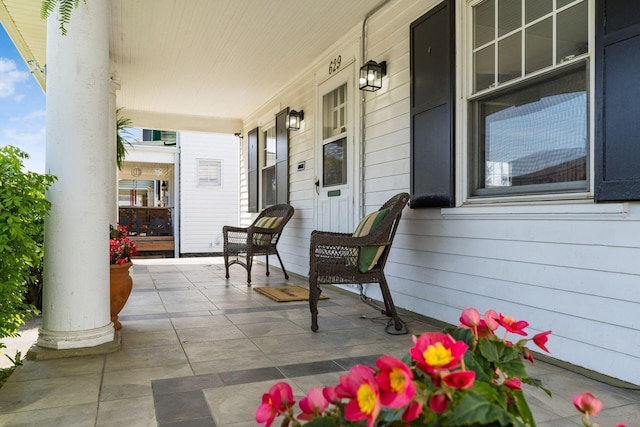 629 Hilltonia Ave, Columbus, OH 43223 - view of patio / terrace with a porch