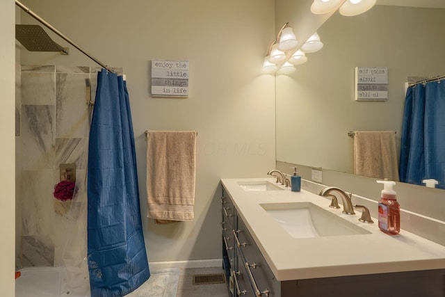 full bathroom featuring curtained shower and a sink