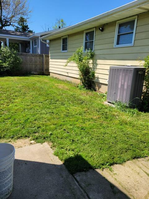 view of yard featuring cooling unit