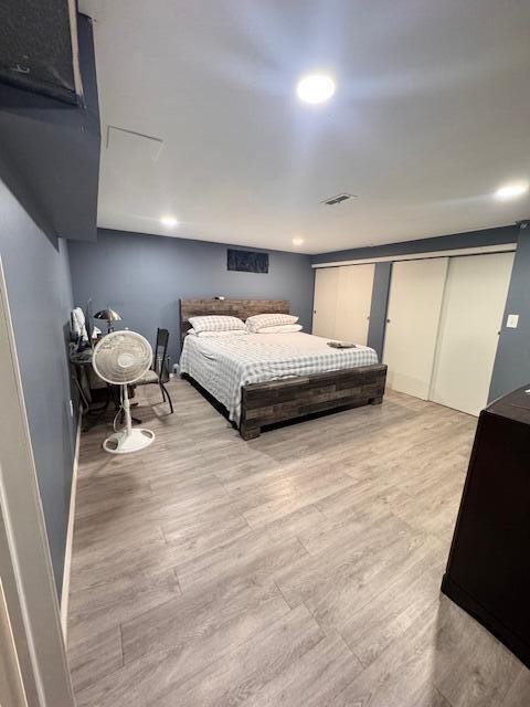bedroom featuring light wood-type flooring, baseboards, and recessed lighting