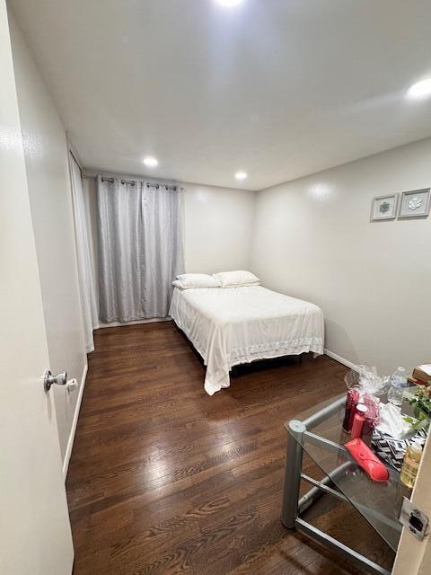 bedroom featuring wood finished floors, recessed lighting, and baseboards