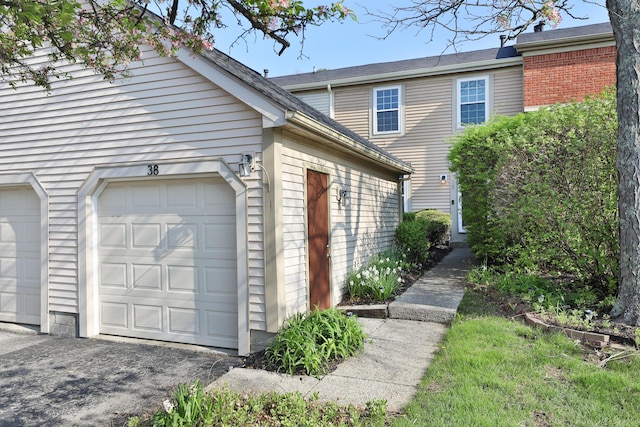38 Ravine Ridge Dr S, Powell, OH 43065 - view of property exterior featuring aphalt driveway