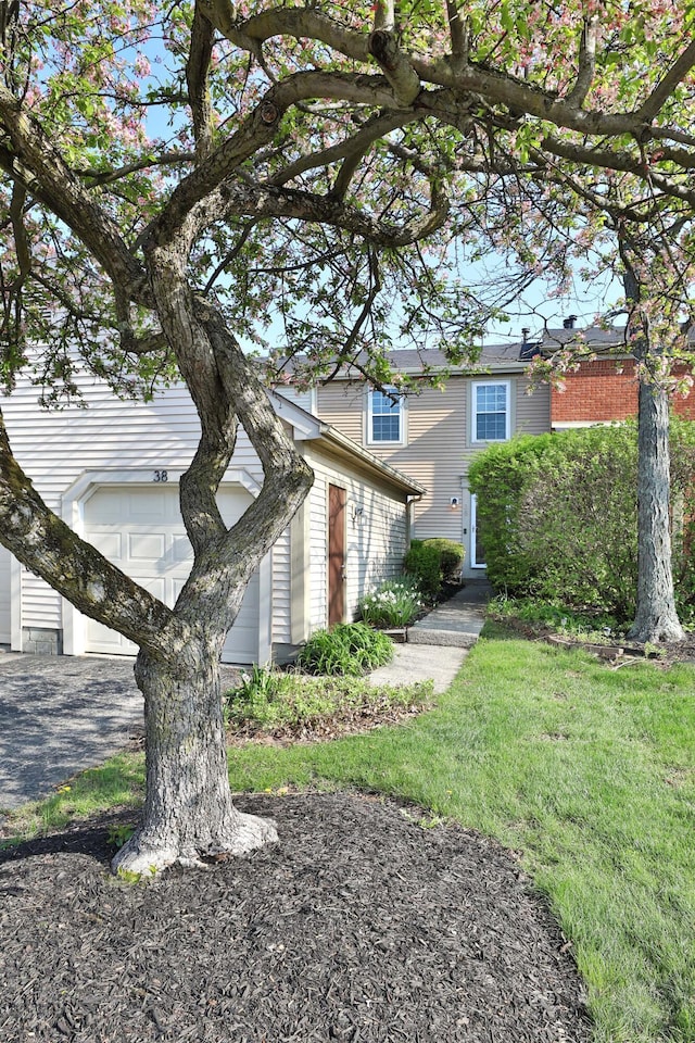 38 Ravine Ridge Dr S, Powell, OH 43065 - view of side of property with an attached garage