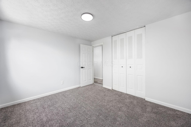 5930 Parkglen Rd, Galloway, OH 43119 - unfurnished bedroom featuring baseboards, carpet flooring, and a textured ceiling