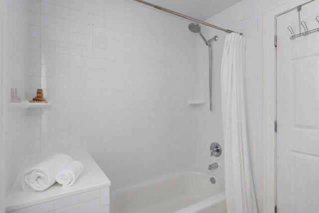 1345 Haines Ave, Columbus, OH 43212 - full bath with shower / bathtub combination with curtain