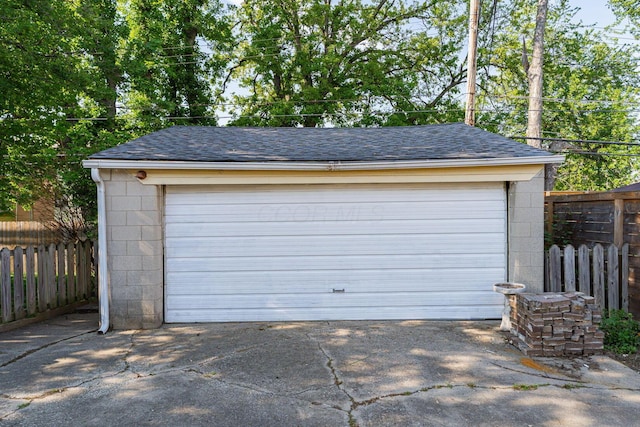 1898 Fenton St, Columbus, OH 43224 - detached garage featuring fence