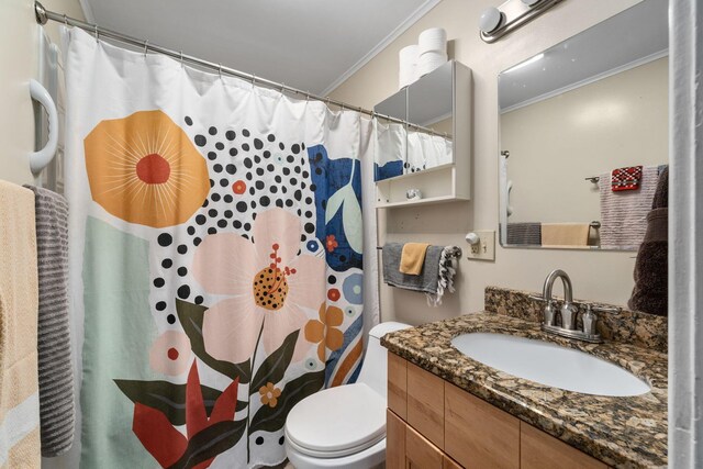 1397 Glenn Ave, Columbus, OH 43212 - full bathroom featuring ornamental molding, vanity, toilet, and a shower with curtain