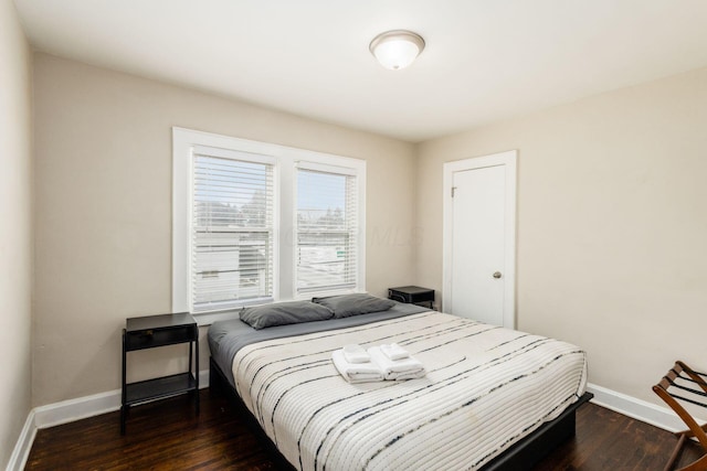1284-1286 S Champion Ave, Columbus, OH 43206 - bedroom with baseboards and wood finished floors