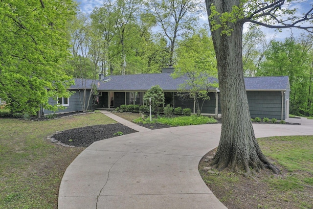 ranch-style home with a front yard