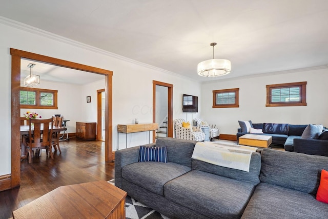 living area with crown molding, wood finished floors, and baseboards