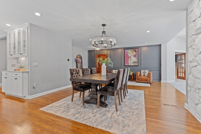 660 Woods Hollow Ln, Powell, OH 43065 - dining space featuring an inviting chandelier, recessed lighting, light wood finished floors, and baseboards