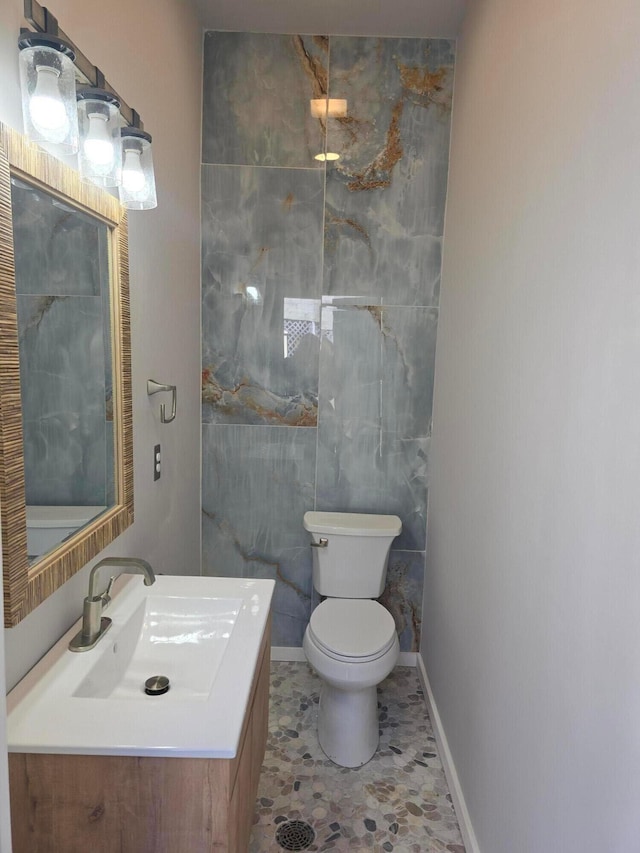 660 Woods Hollow Ln, Powell, OH 43065 - bathroom with toilet, vanity, and baseboards