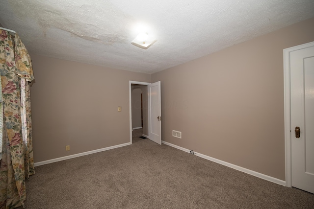 264 Merchant Ave, Marion, OH 43302 - empty room with visible vents, a textured ceiling, carpet, and baseboards