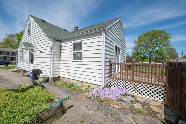 264 Merchant Ave, Marion, OH 43302 - view of side of home with a shingled roof and a deck
