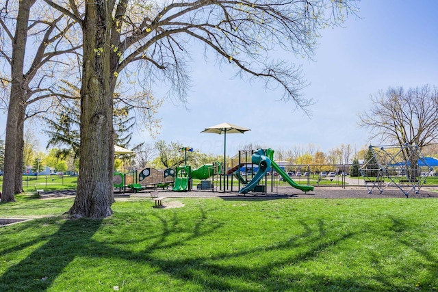 6008 Macnabb Ct, Hilliard, OH 43026 - community jungle gym featuring a lawn