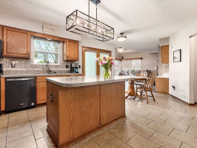 6008 Macnabb Ct, Hilliard, OH 43026 - kitchen featuring decorative backsplash, a textured ceiling, visible vents, dishwasher, and a sink