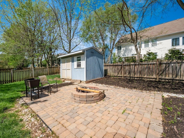 6008 Macnabb Ct, Hilliard, OH 43026 - view of patio with a storage shed, an outbuilding, a fenced backyard, and an outdoor fire pit