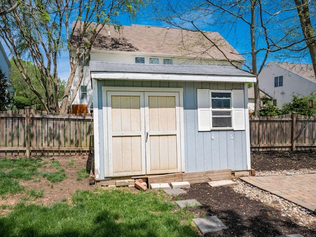 6008 Macnabb Ct, Hilliard, OH 43026 - view of shed with a fenced backyard