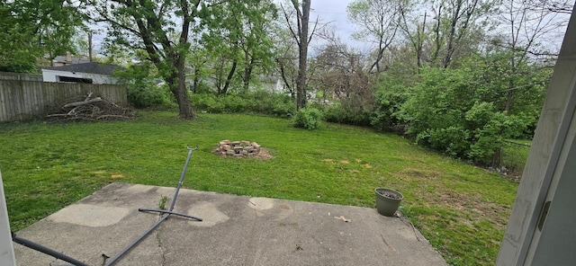 view of yard featuring fence and a patio area