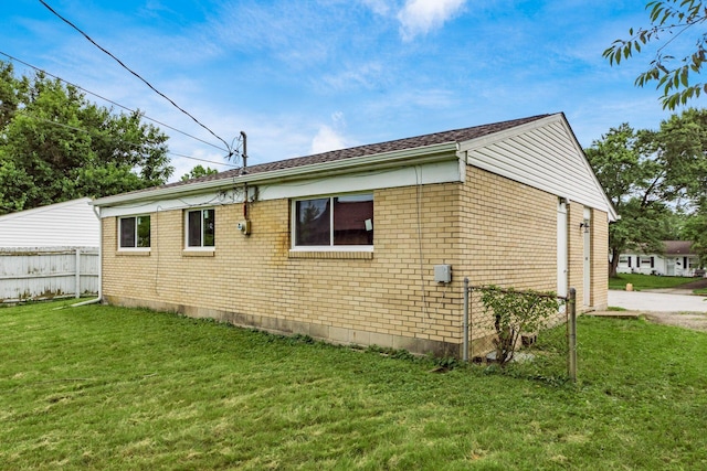 5068 Tremaine Ct, Columbus, OH 43232 - view of side of home with brick siding