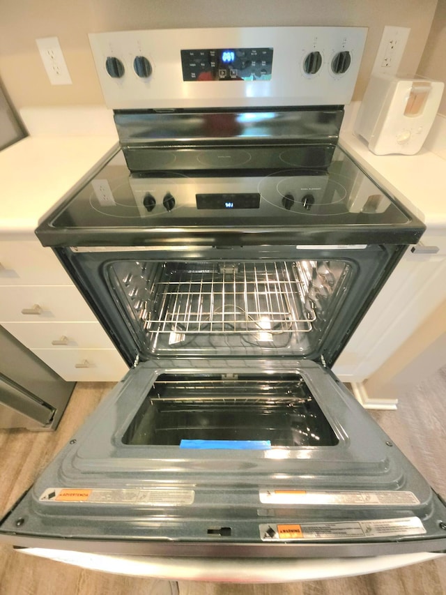 6682 Lagrange Dr Unit 48B, Canal Winchester, OH 43110 - details with stainless steel range with electric cooktop