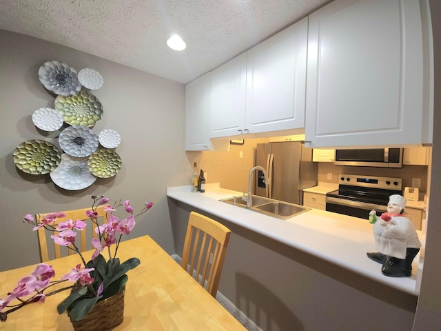 6682 Lagrange Dr Unit 48B, Canal Winchester, OH 43110 - kitchen featuring a textured ceiling, appliances with stainless steel finishes, a sink, white cabinets, and recessed lighting