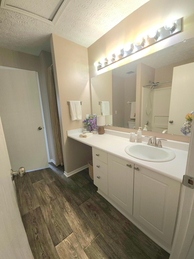 6682 Lagrange Dr Unit 48B, Canal Winchester, OH 43110 - full bath with vanity, a textured ceiling, wood finished floors, and a shower with curtain