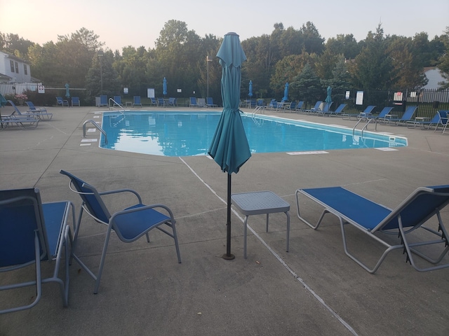 6682 Lagrange Dr Unit 48B, Canal Winchester, OH 43110 - community pool featuring fence and a patio area