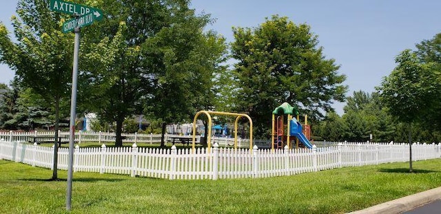 6682 Lagrange Dr Unit 48B, Canal Winchester, OH 43110 - communal playground featuring a yard and fence