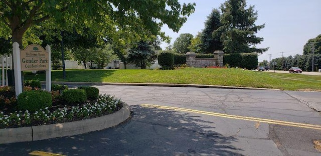 6682 Lagrange Dr Unit 48B, Canal Winchester, OH 43110 - surrounding community with a yard